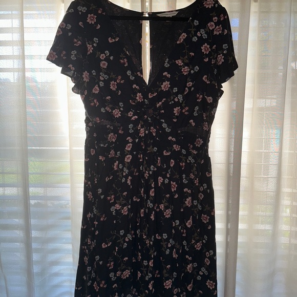 5/$25✨AE OUTFITTERS KEYHOLE FLORAL SUMMER DRESS - Picture 3 of 3